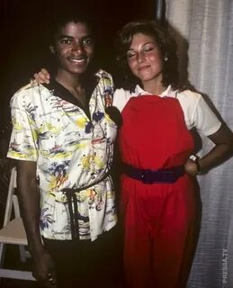 Фотографии из архива: Майкл Джексон и Татум О 'Нил на вечери