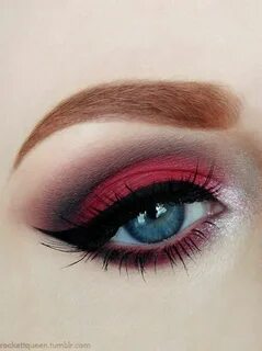 Red and black eyeshadow Blue eye makeup, Eye makeup, Eye mak