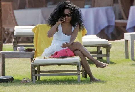 Diana Ross Feet (19 photos) - celebrity-feet.com