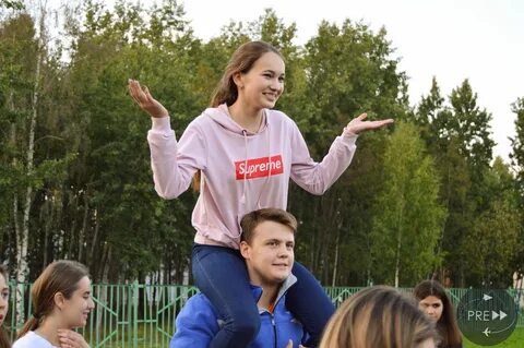 Ultimate shoulder rides / Russian students (wom)