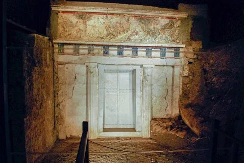 Facade of Philip II tomb Vergina Greece.jpg. 