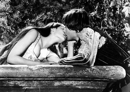 Movie kisses: The 10 best