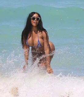 MORIAH MILLS in Bikini at a Beach in Miami 05/06/2018 - Hawt