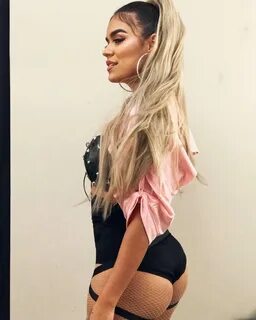 49 hottest photos of Karol G Big Butt show her stately ass