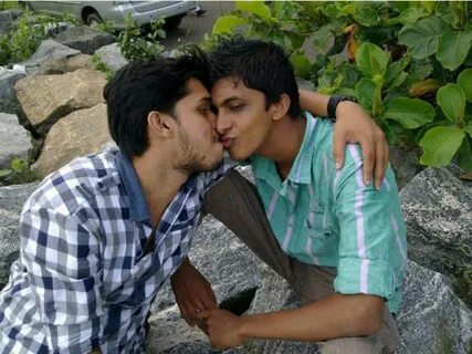 Desi gay love & kisses - Indian Gay Site