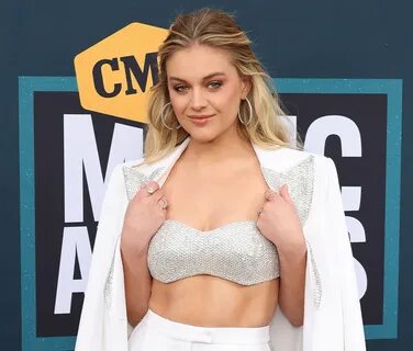 Kelsea ballerini boob size