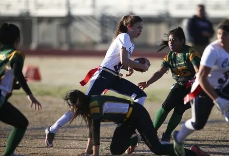 Coronado’s Caitlin Shannon (9) runs the ball against Rancho 