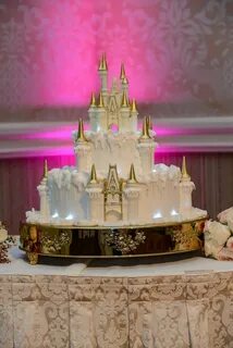 A winter storm hits Cinderella Castle this Wedding Cake Wedn