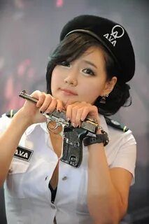 jidou kouen (児 童 公 園).: Han Ga Eun - Sexy Security Guard