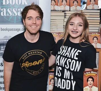 File:Shane Dawson with fan.png - Wikipedia