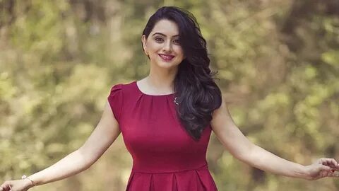 I am a spontaneous actor and person: Shruti Marathe - Hindus