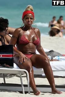 Mary J. Blige on Beach (112 Photos) - Sexy e-Girls 🔞