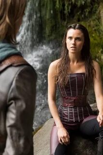 Скачать обои girl, man, tv series, Poppy Drayton, The Shanna