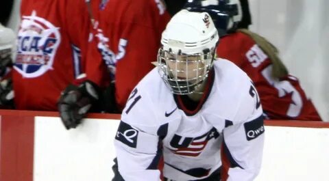 US Ice Hockey Star Hilary Knight, 5’11", Flaunts Legs In Min
