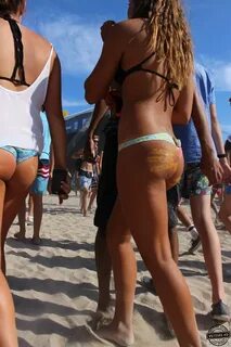 Bubble butt in bikini thong - Voyeur Videos