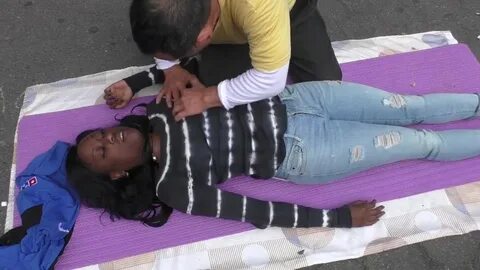 Luo Dong Spiritual Chi Massage Women Body Street 精 神 治 療 金 光