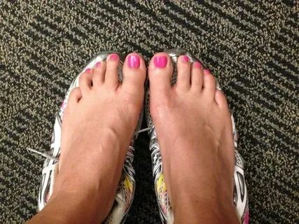 Zoey Holloway Feet (9 photos) - celebrity-feet.com