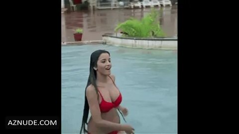 Nora fatehi boobs bouncing