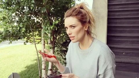 Arielle Vandenberg (@arielle) — Instagram