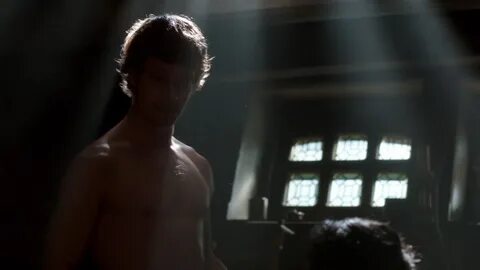 ausCAPS: Alfie Allen nude in Game Of Thrones 2-02 "The Night