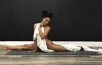 Yoga: Una modelo incendia Instagram con su yoga nudista - Fo