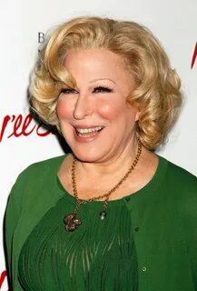 Bette Midler Curled Out Bob - Bette Midler Hair Looks - Styl