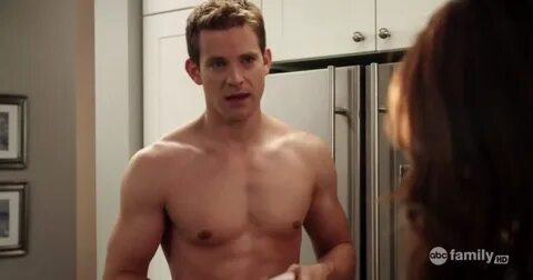 Bryce Johnson on Pretty Little Liars on s1e03 - Shirtless Me