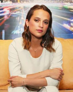 Index of /photos/actresses/v/vikander_alicia