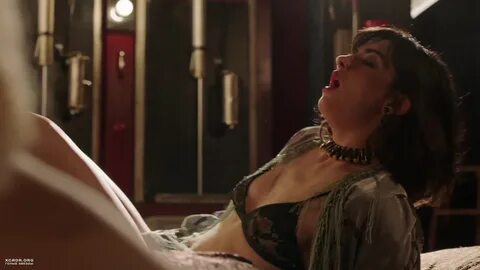 Сцена мастурбации Сидней Фарли - Двойка (2017) XCADR.NET