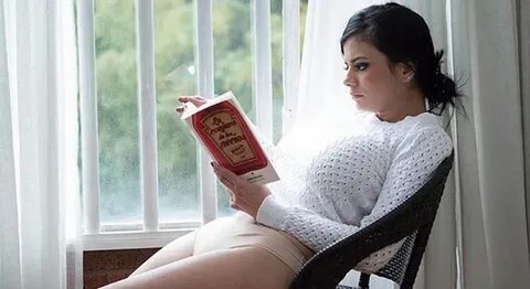 LIBROS AL DESNUDO: ALEJANDRA OMAÑA, LA LECTORA IRRESISTIBLE 