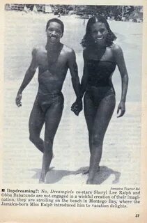 Sheryl Lee Ralph and Obba Babatunde on the beach (1982) - Si