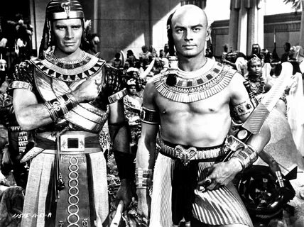 Charlton Heston and Yul Brynner in The Ten Commandments, 195