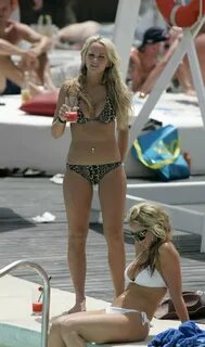 Jennifer Ellison in Bikini near pool. Hollywood movie news