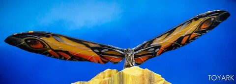 Godzilla: King of the Monsters - Mothra and Godzilla by NECA