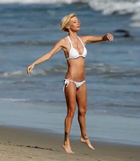 Pornographic actress Jenna Jameson white bikini pictures (ph