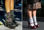Сандалии с носками: когда и как носить это летом 2021