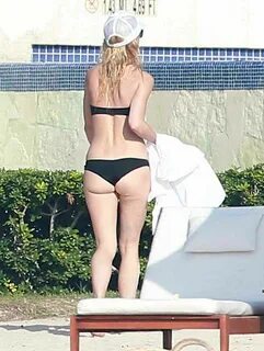 Gwyneth Paltrow in Black Bikini at Beach in Cabo San Lucas, 