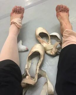Kathryn McCormick's Feet wikiFeet