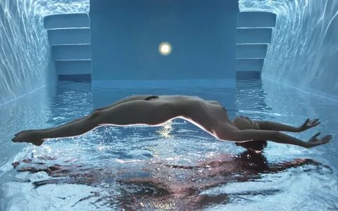 Голые женщины плавают (90 фото) - порно ttelka.com