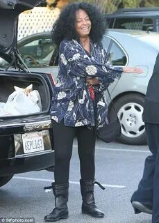 Diana Ross looks trendy for a trip to the grocery store Dail