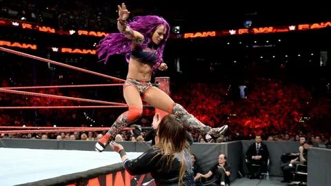 Sasha Banks vs. Nia Jax - Winner Faces Alexa Bliss for the R