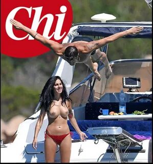 giulia de lellis topless seno nudo.