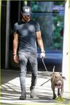 Justin Theroux Puts His Toned Torso on Display in Tight T-Sh
