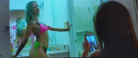 The Florida Project (2017) - Bria Vinaite as Halley - IMDb