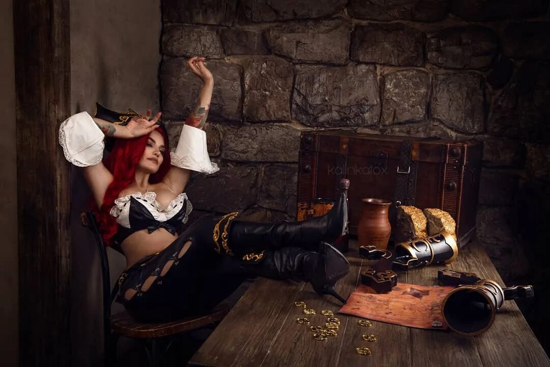 Instagram এ Kalinka Fox: "Yo ho, yo ho, a pirate's life for me 🍻...