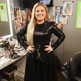Kelly Clarkson Asks Fans Not To Kiss Her When They Meet: 'I 