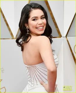 Moana' Actress Auli'i Cravalho Wows In Stunning Dress at Fir