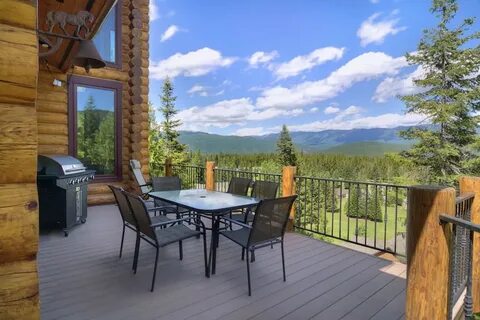 Luxurious lodge w/ gorgeous mountain views and a private hot