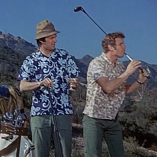 4077th M*A*S*H docs Hawkeye and Trapper John have the right idea in this sc...