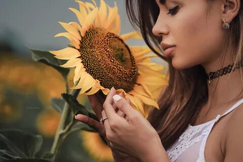 Wallpaper : model, women outdoors, sunflowers, yellow flower